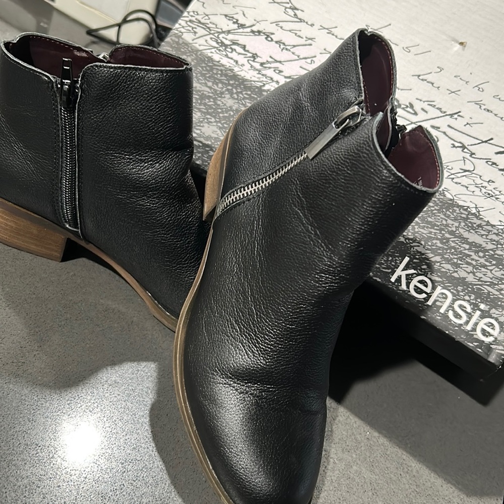 Kenzie women’s black leather bootie boots 👢